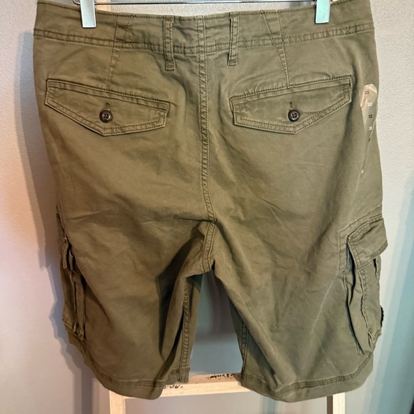 NWT Gap Green Cargo Shorts for Men Size 32 Pockets - Picture 3 of 7